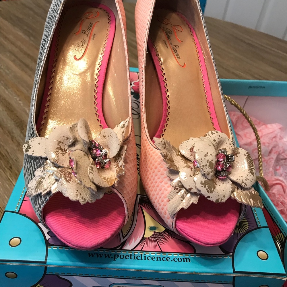 ⬇️Poetic License Heels!!